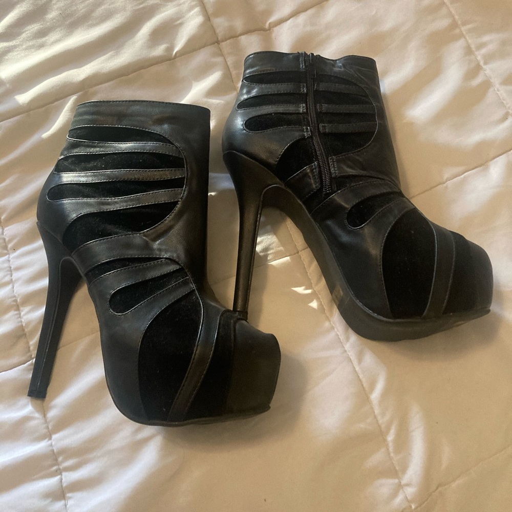 Wild Rose black stiletto bootie 10